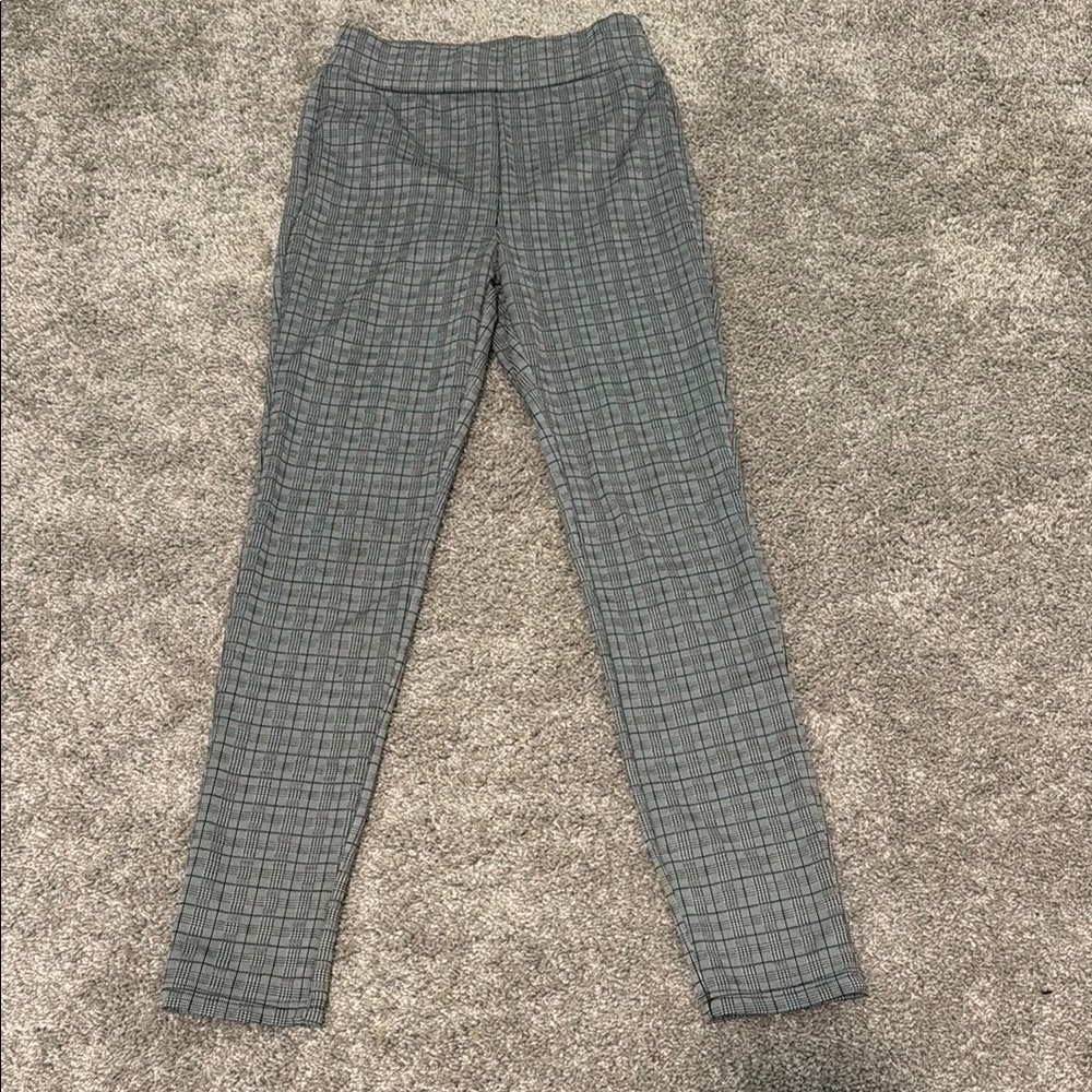 Chic Gray Checkered Women's Skinny Pants